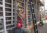 bouwplaats: betonwand laag 0