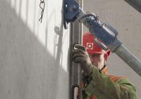 bouwplaats: stellen prefab kernwanden + ondersteuning prefab balken