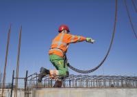 bouwplaats: stellen prefab beton balkbodems