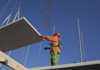 bouwplaats: leggen breedplaat-elementen 2e verdiepingsvloer