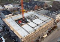bouwplaats: leggen breedplaat-elementen 2e verdiepingsvloer
