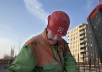 bouwplaats: leggen breedplaat-elementen 2e verdiepingsvloer