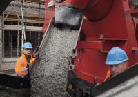 bouwplaats: stort 2e verdiepingsvloer met pomp