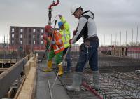 bouwplaats: stort 2e verdiepingsvloer met pomp