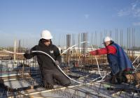 bouwplaats: vlechters en installateurs 2e verdiepingsvloer