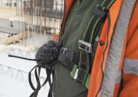 bouwplaats: kraanmachinist en breedplaatvloer leggen