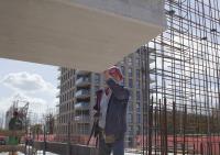 bouwplaats: voorbereiding wandstort en kanaalplaat-elementen leggen
