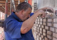 bouwplaats: metselaars en Braziliaans metselwerk