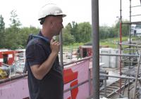 bouwplaats: metselaars en Braziliaans metselwerk