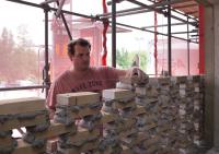 bouwplaats: metselaars en Braziliaans metselwerk